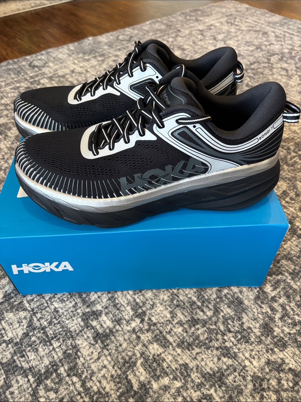 Hoka Men’s Bondi 7 Running Shoes - reissue version - size 10 - black/silver